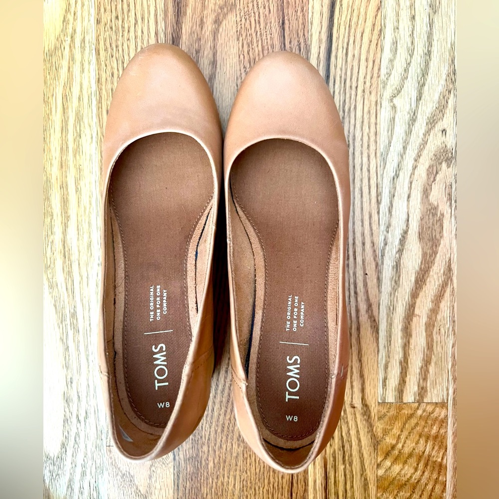 SOLD🚫 Toms Beverly Pumps sz 8 - light brown/tan/nude color